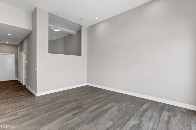 Building Photo - 2443 N Western Ave