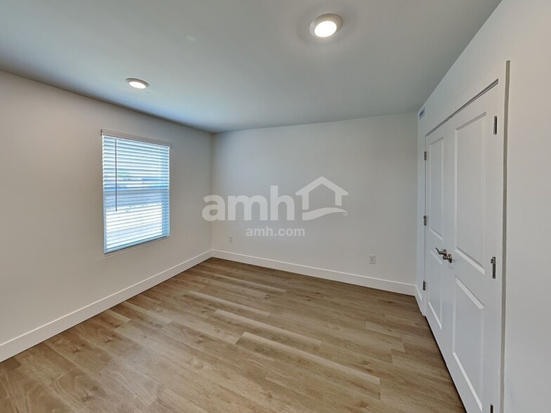 Building Photo - 9612 Harkes Dr