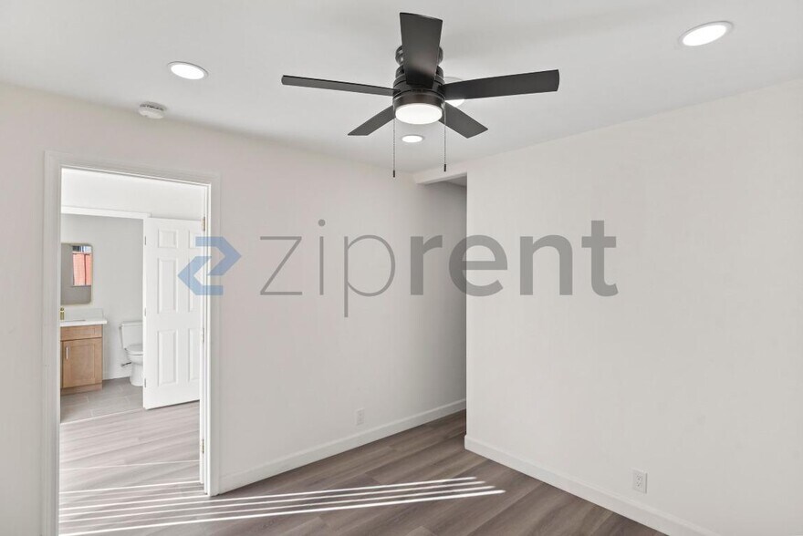 Building Photo - 3066 Nightingale Pl