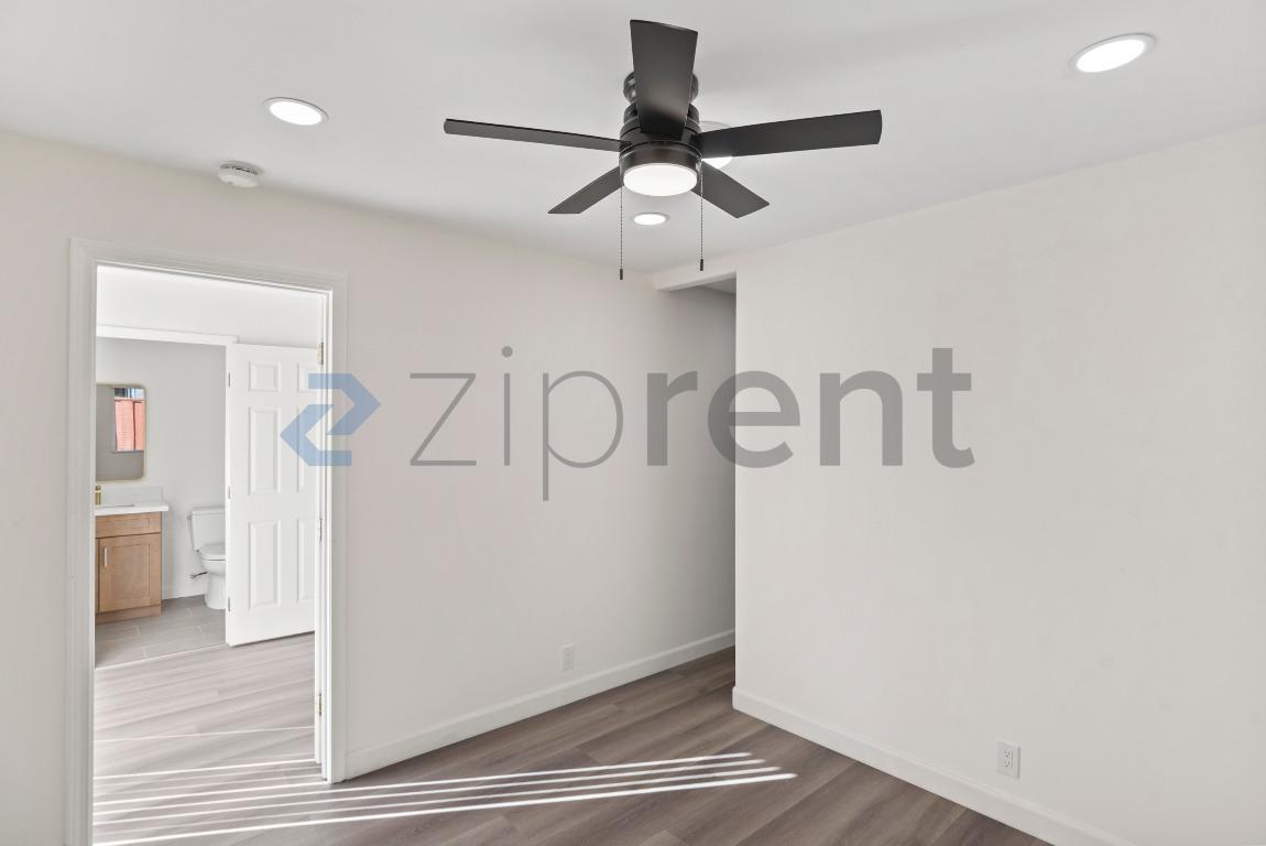 Building Photo - Unit
