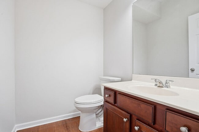 Building Photo - STUNNING TOWNHOME-AVAILABLE FOR IMMEDIATE ...