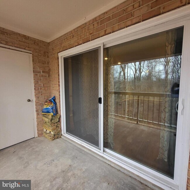 Building Photo - 5800 Cove Landing Rd