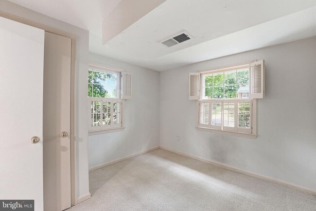 Building Photo - 2419 Claremont Dr