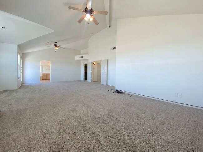 Building Photo - West El Paso LARGE 4bed/3.5bath 3 Car Garage Home-VIEWS!