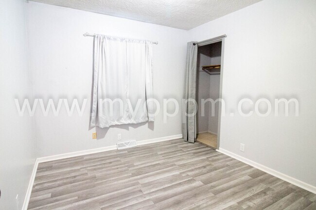 Building Photo - 6711 S 75th Ave