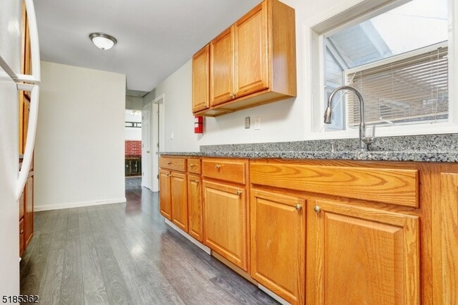 Building Photo - 26 Manito Ave