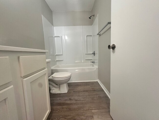 Building Photo - 1472 Sherwood Dr