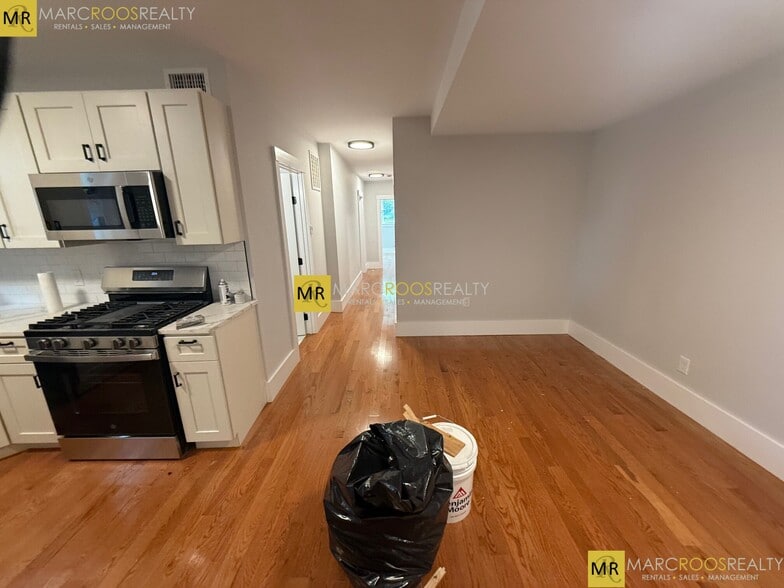 Building Photo - 118 Marginal St