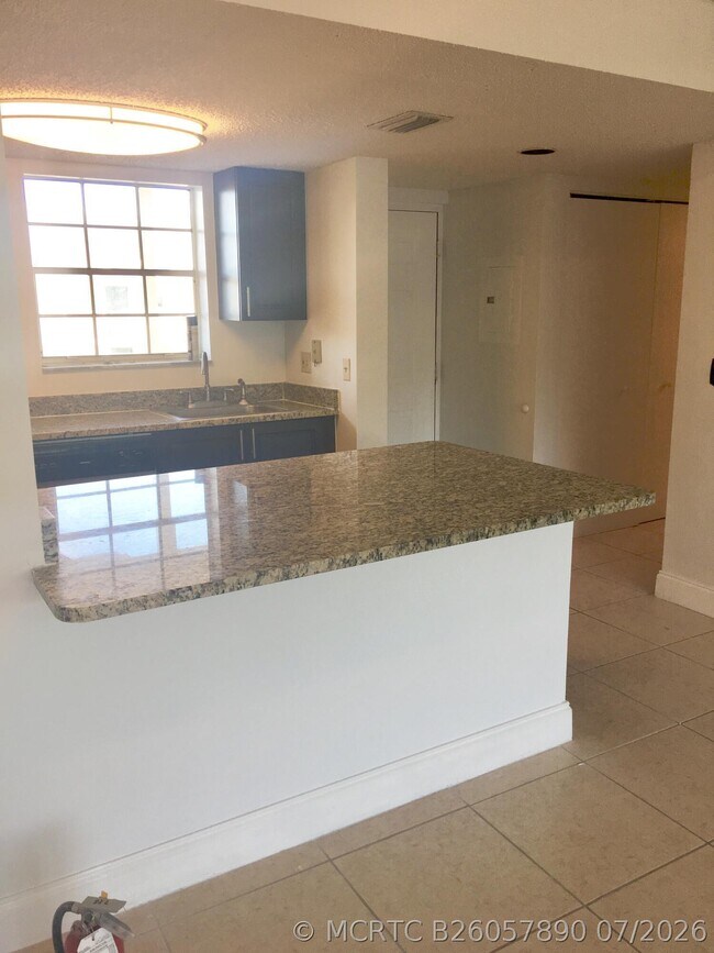 Building Photo - 6283 La Costa Dr