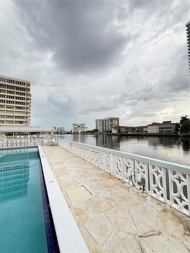 Building Photo - 1801 S Ocean Dr
