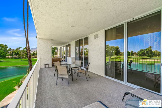 Building Photo - 900 Island Dr