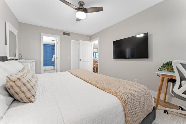 Building Photo - 6287 Bahia Del Mar Cir N