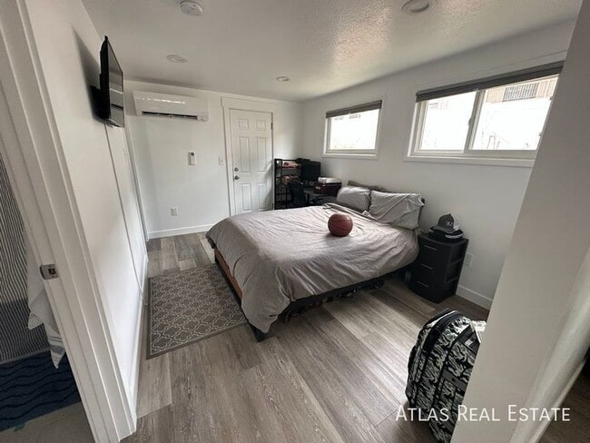 Building Photo - 6915 Brookhill Dr E