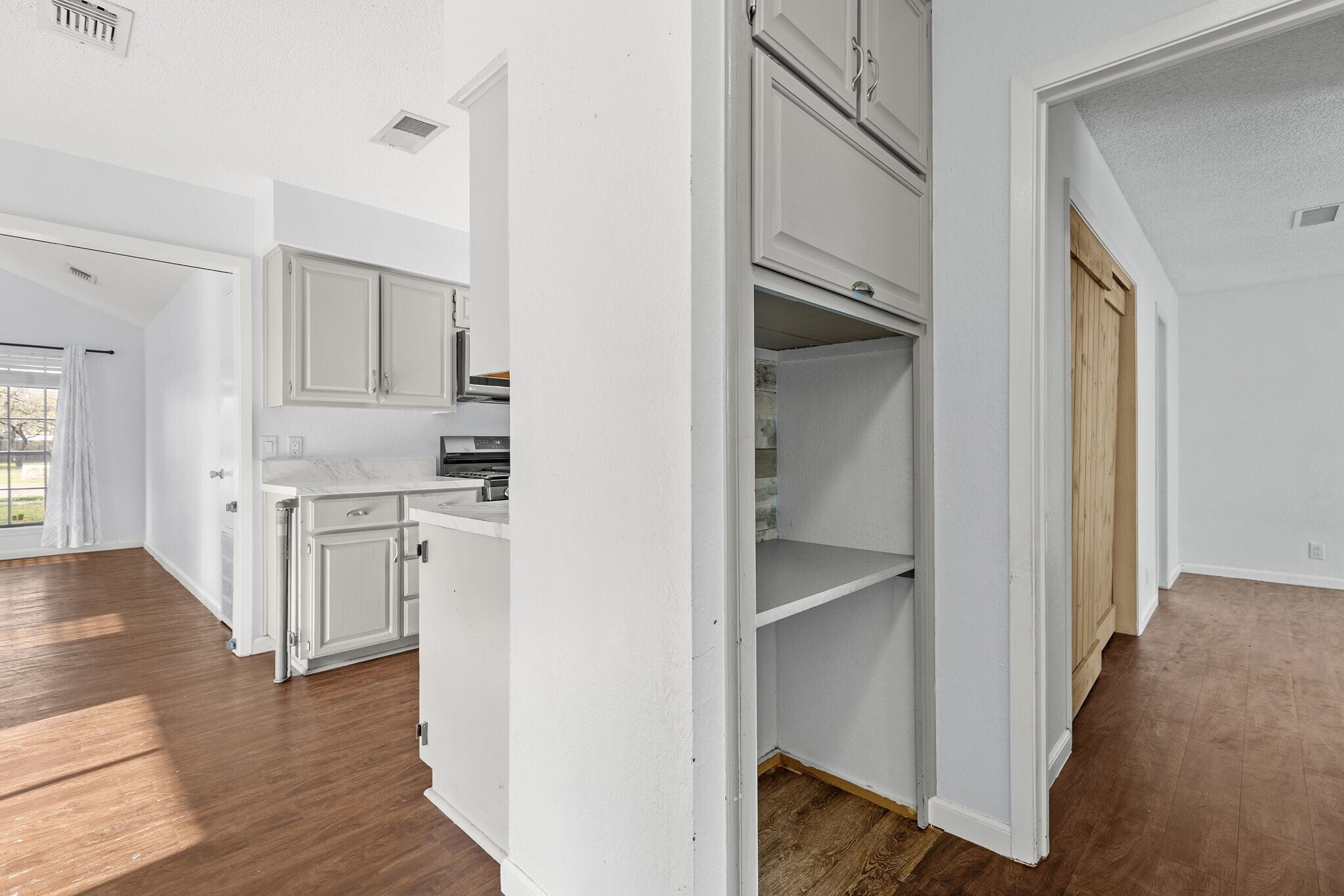 Building Photo - 1611 Somerset Dr