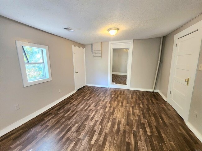 Building Photo - 210 W Osceola St