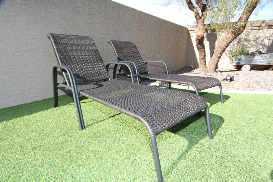 Extra Lounge Chairs - 7444 Forestdale Ct