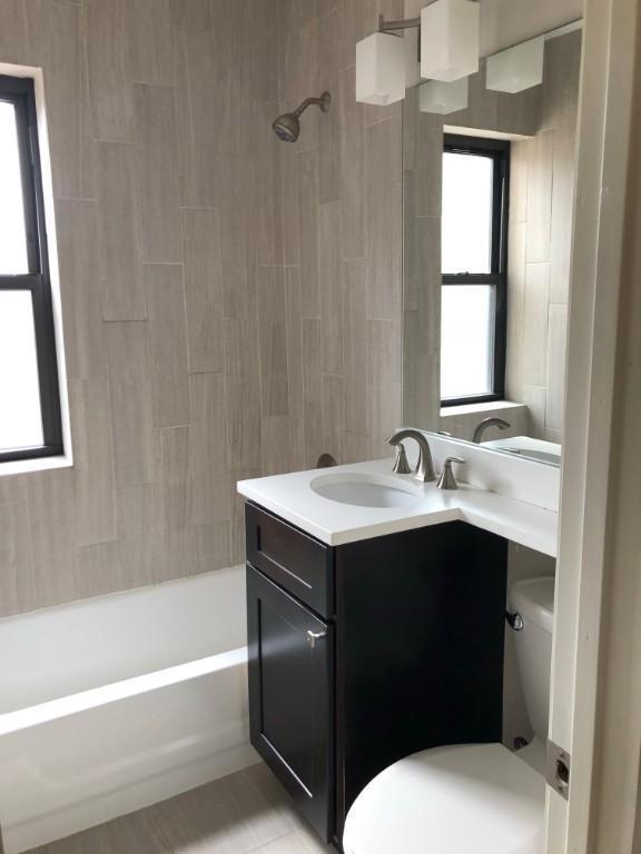 Building Photo - 0 bedroom in Logan Square IL 60647