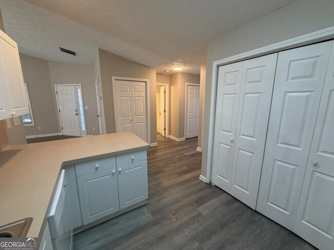 Building Photo - 2137 Hickory Bend SE