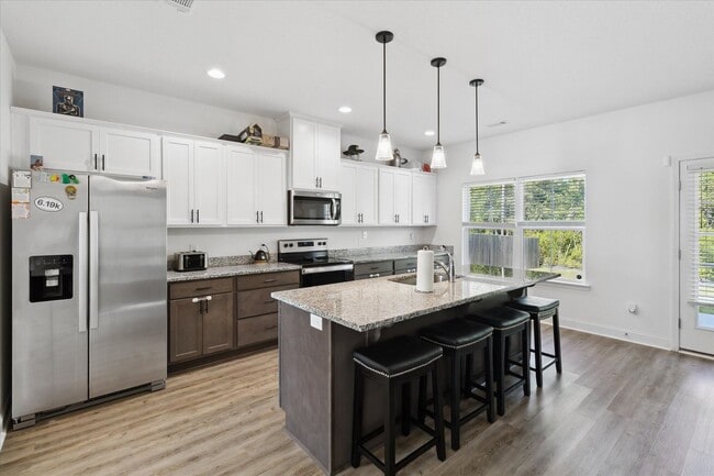 Building Photo - AVAILABLE OCTOBER 2025 [PET FRIENDLY]