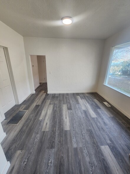 Building Photo - 1703 7th Ave