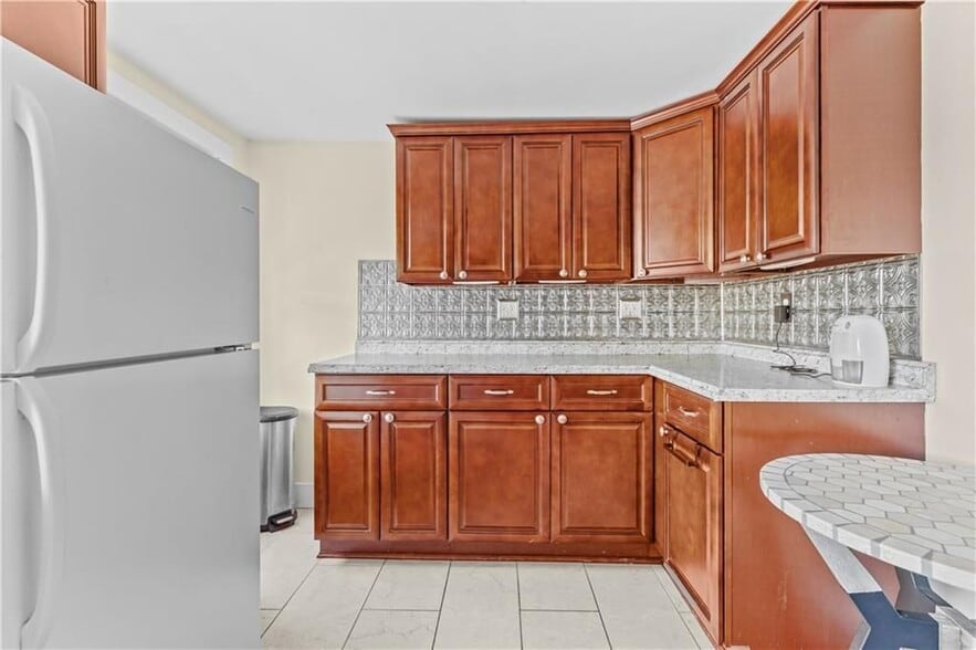 Building Photo - 18 Rhode Island Ave