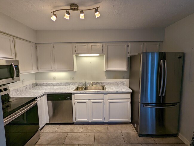 Building Photo - 215 Hickory Forge Dr