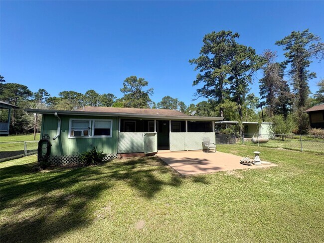 Building Photo - 101 Pine Shadows Ln