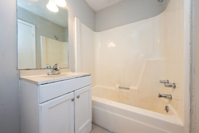 Building Photo - 581 Ridgewood Dr