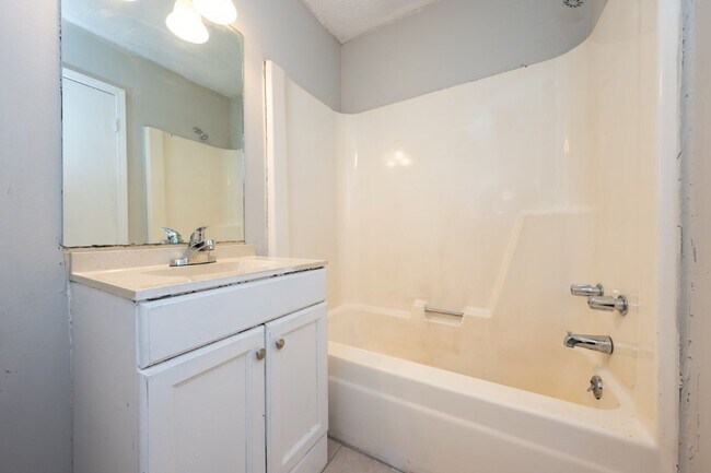 Building Photo - Relax & Unwind in This Beautifully Renovated 3BR Home