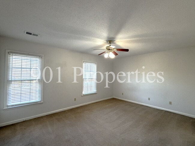 Building Photo - 383 Harts Way Dr