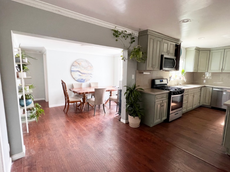 Building Photo - 14148 Community St