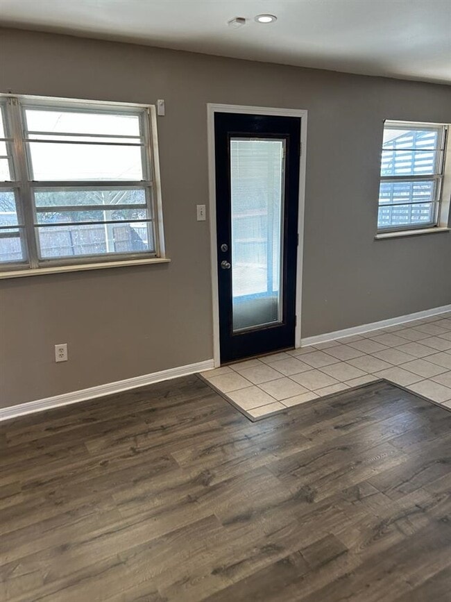 Building Photo - 4708 SE Sunnymeade