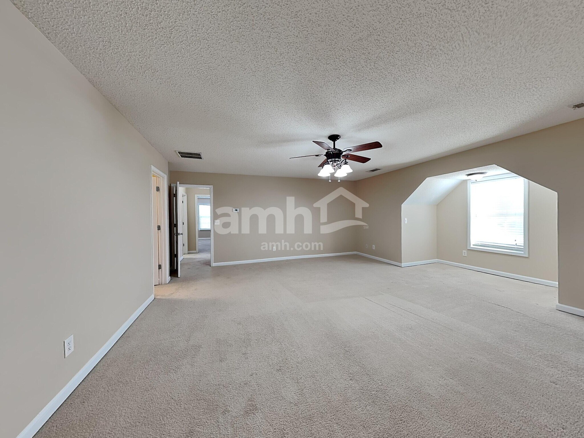 Building Photo - 76 Oak Springs Ln