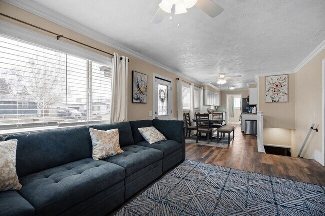 Building Photo - 428 Edwards Ave