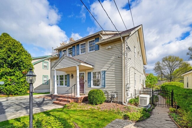 Building Photo - 11 Berry St