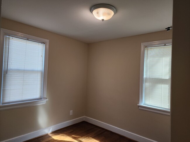 Building Photo - Incredible 2 Bedroom Ranch with Spacious 2 Car Garage!