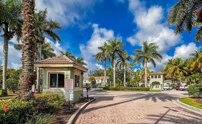 Building Photo - 360 Crestwood Cir