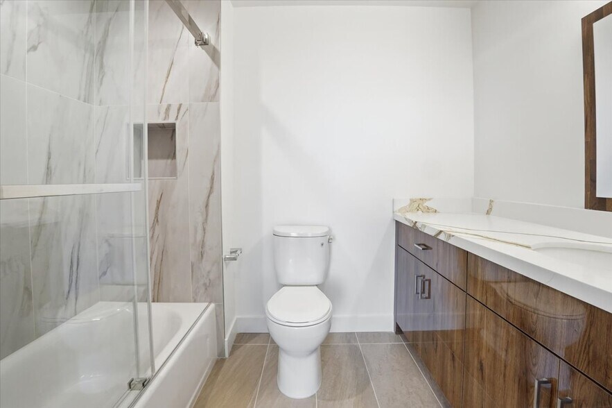 Building Photo - 1820 Prosser Ave