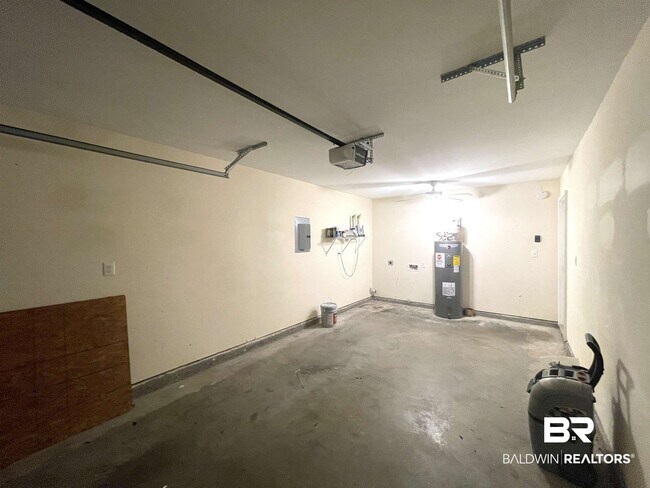 Building Photo - 15142 Marem Dr