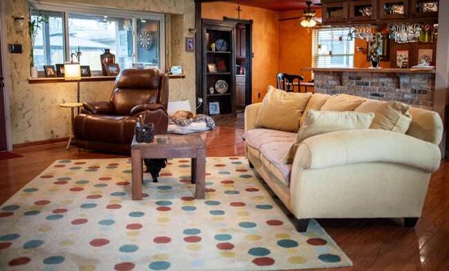 Building Photo - 1911 Shadow Bend Dr