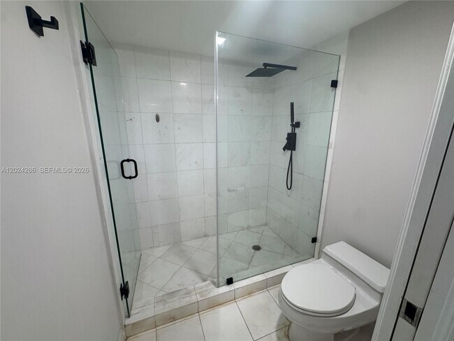 Building Photo - 3530 Mystic Pointe Dr