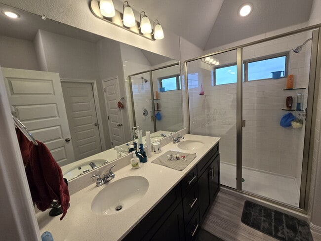 Building Photo - Gorgeous First Time Rental, 4 bed, 3 full bath in highly desirable Hills of Bear Creek