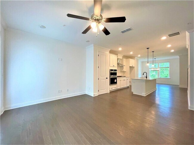 Building Photo - 6523 Beacon Dr