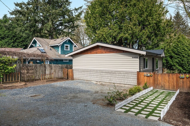 Building Photo - 4459 Brygger Dr W