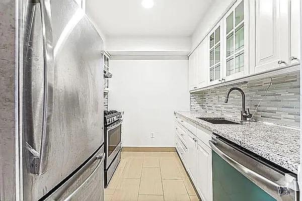 Primary Photo - 42-32 147th St