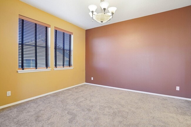 Building Photo - 4Bd/2.5Ba Two Story House - Available to View!