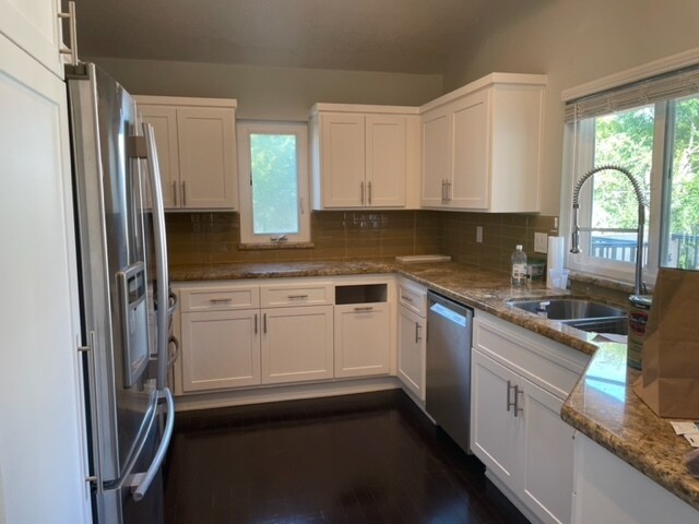 Granite counter & stainless steel appliances - 97 Corsica Dr