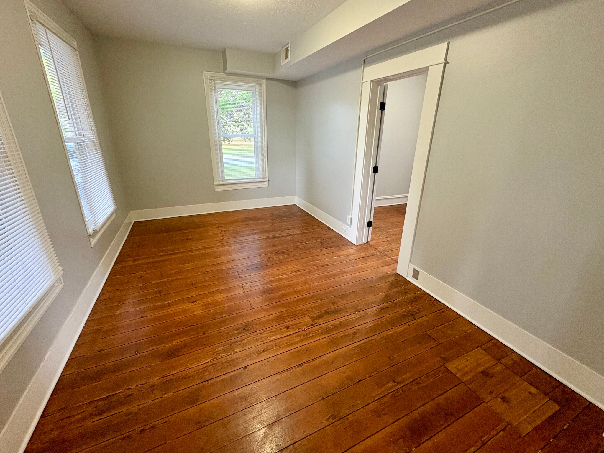 Building Photo - 704 Coit Ave NE