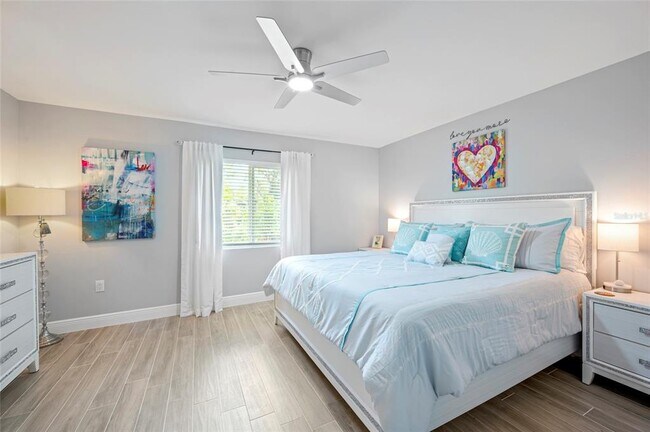 Building Photo - 2100 Como St