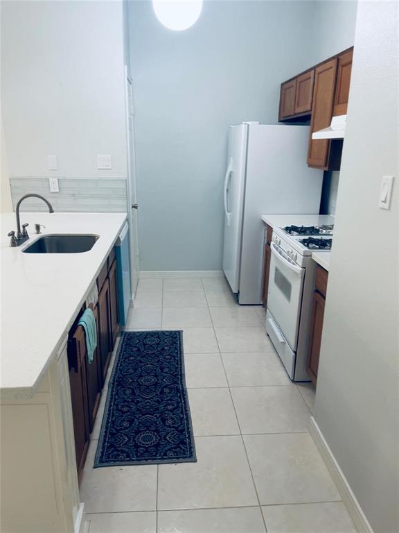 Building Photo - 631 E Country Grove Cir